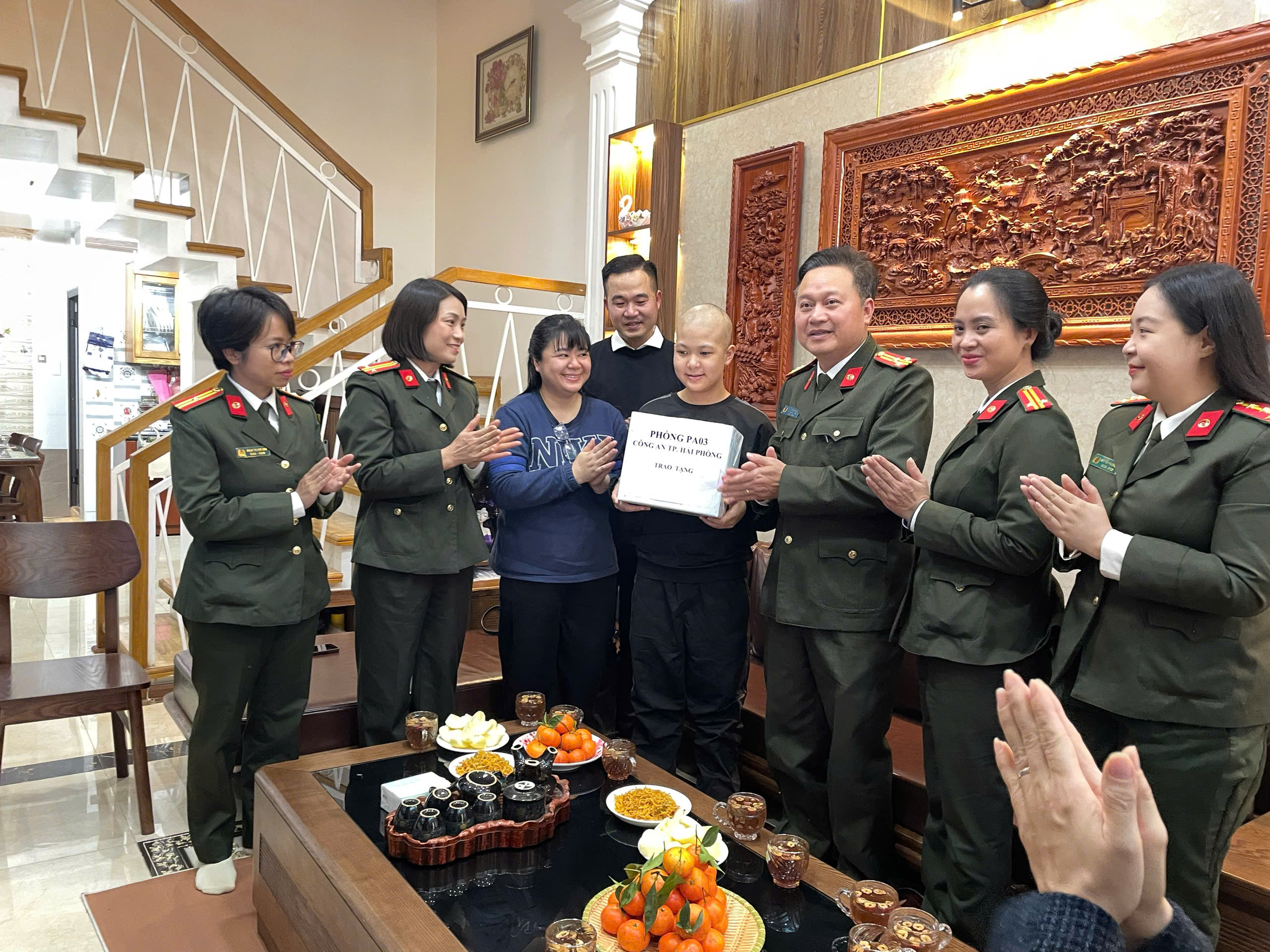 Phòng An ninh chính trị nội bộ: Nghĩa tình đồng đội trong hành trình “Nâng bước em đến trường”